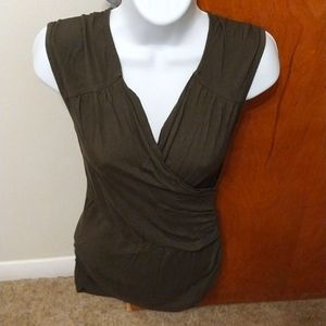 Banana republic sleeveless rouched tee